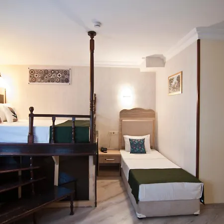 Hotel Artefes Old 4*