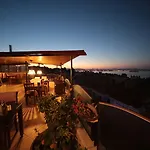 Artefes Old فندق