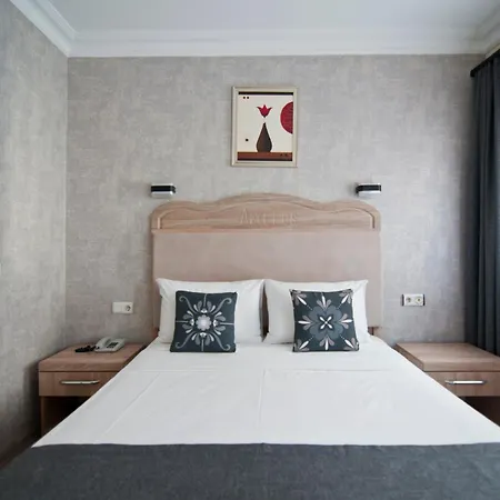 מלון Artefes Old City& 3*
