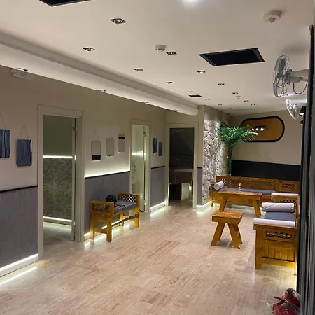 Artefes Old City& מלון